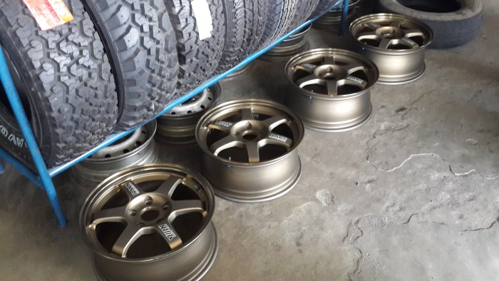 สภาพดีมากครับ 95 %Up ครับ ไม่มีรอย ด่วนๆครับ ล้อไม่มีปัญหาจะไปเอา Mugen mf10 ครับ