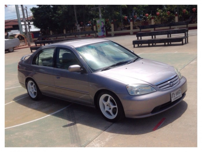 ขายCIVIC ES ปี01เกียร์ธรรมดาใช้น้อยสภาพสวยครับ ลดราคาแล้วครับ