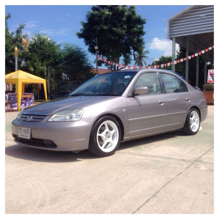 ขายCIVIC ES ปี01เกียร์ธรรมดาใช้น้อยสภาพสวยครับ ลดราคาแล้วครับ