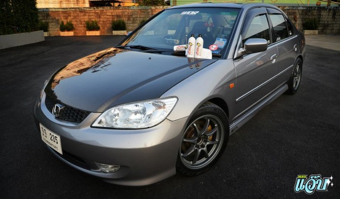 Sale !!! ปรับราคา civic es 2004 ตาเหยี่ยว exi MT แต่งพอควร หล่อๆ !!!