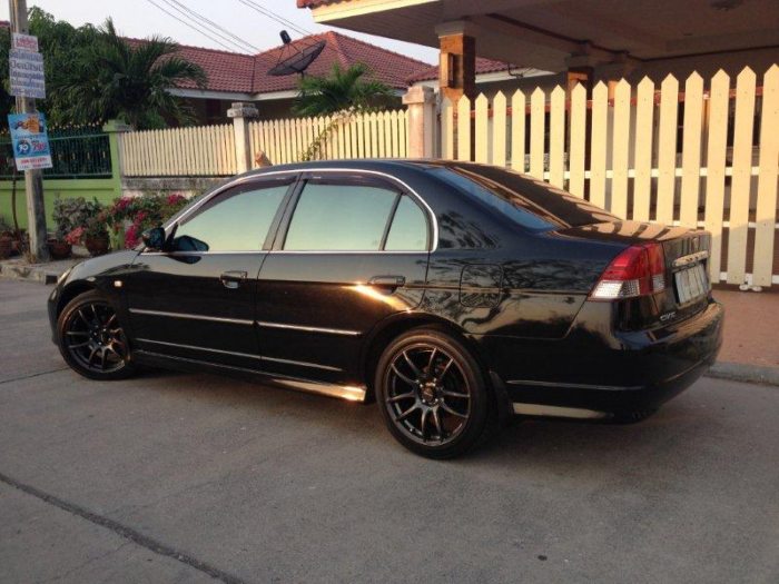 ขาย CIVIC ES EXi  2004 ตาเหยี่ยว สีดำ