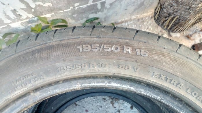 ขายยาง195/50/16  3เส้น 1200บาท ปี12