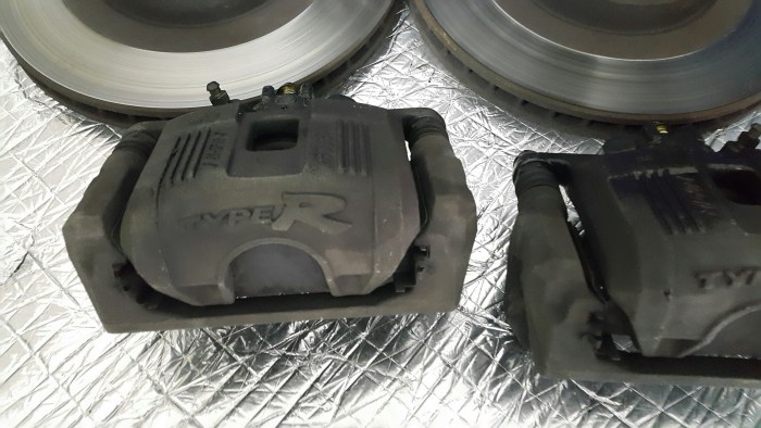 ขายชุด เบรคหน้า EP3  Type R จาน 300mm  เอาาไปใส่ ES ได้เลยครับ 6000 บาท  รูปมาแล้วจ้า
