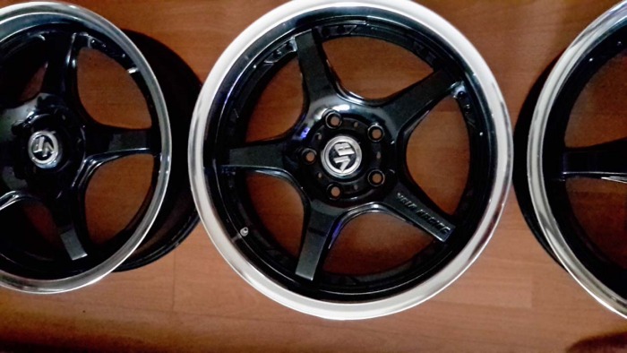 ล้อ 17 5 รู 114.3 volk racing ดำขอบเงา สภาพสวย ปรับราคาครับ