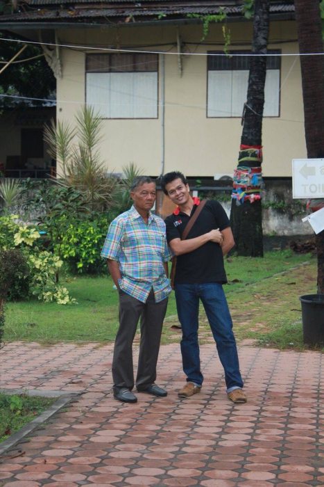 ผมกับพี่ชายคนโตที่บ้านครับ