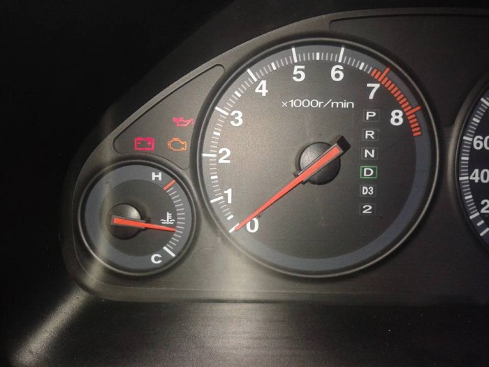 รบกวนท่านสมาชิกครับ CIVIC ES 2005 รถผมวิ่งทางไกล พอจอดรถติดหรือติดไฟแดงแล้วเครื่องรถดับครั