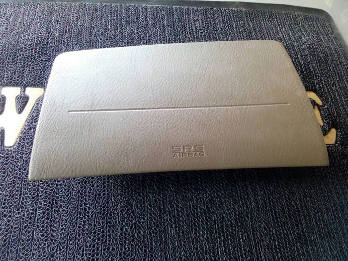 ฝาปิด air bag สีเบท เบิกมาได้ไม่นาน
***2000บาท***