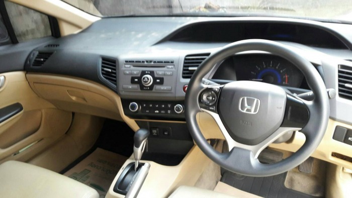 ขายรถบ้าน CIVIC FB 1.8 สีเทา 2013 เบาะหนัง สเกิร์ตรอบคันสปอยเลอร์หลัง 520,000B