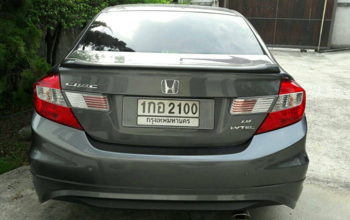 ขายรถบ้าน CIVIC FB 1.8 สีเทา 2013 เบาะหนัง สเกิร์ตรอบคันสปอยเลอร์หลัง 520,000B