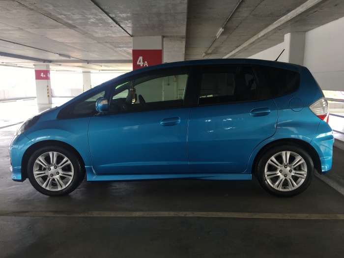 ขาย HONDA JAZZ SV ปี11 สีฟ้าเดิม เกียร์ออโต้ ล้อ RS ตรงรุ่นไม่เคยติดแก๊ส