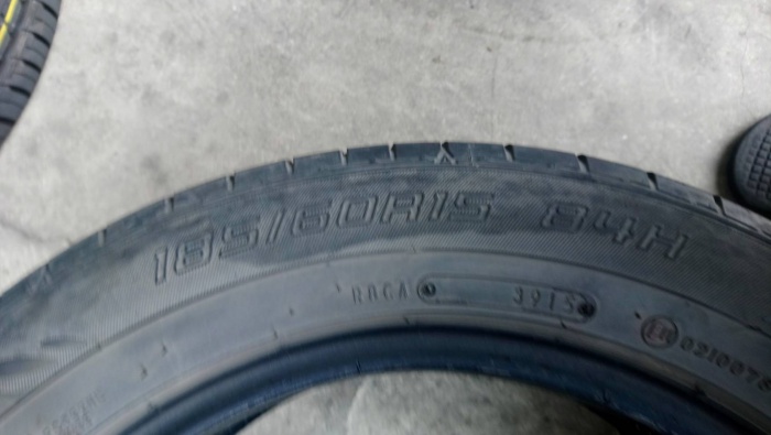 ขายยางเก่าครับ ขอบ 15   18560R15  ยาง DUNLOP  ขอขาย 1200