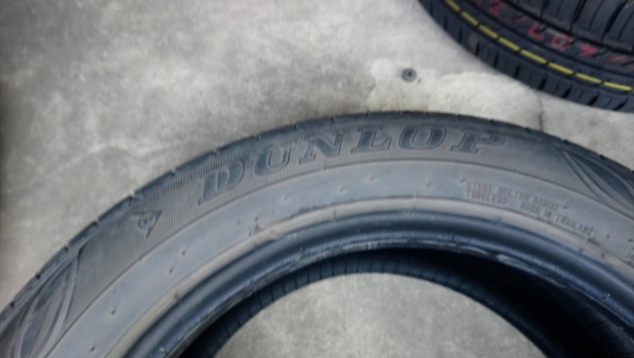 ขายยางเก่าครับ ขอบ 15   18560R15  ยาง DUNLOP  ขอขาย 1200