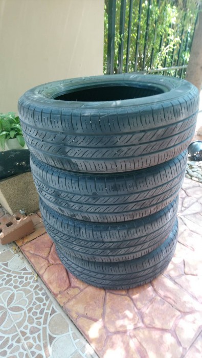 ขายยางเก่าครับ ขอบ 15   18560R15  ยาง DUNLOP  ขอขาย 1200