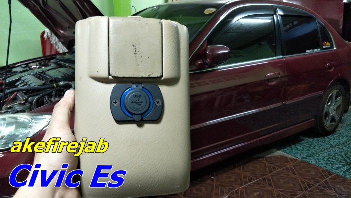 Civic Es USB Charger