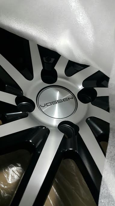 ขายแม็กใหม่ลาย VOSSEN ขอบ 17